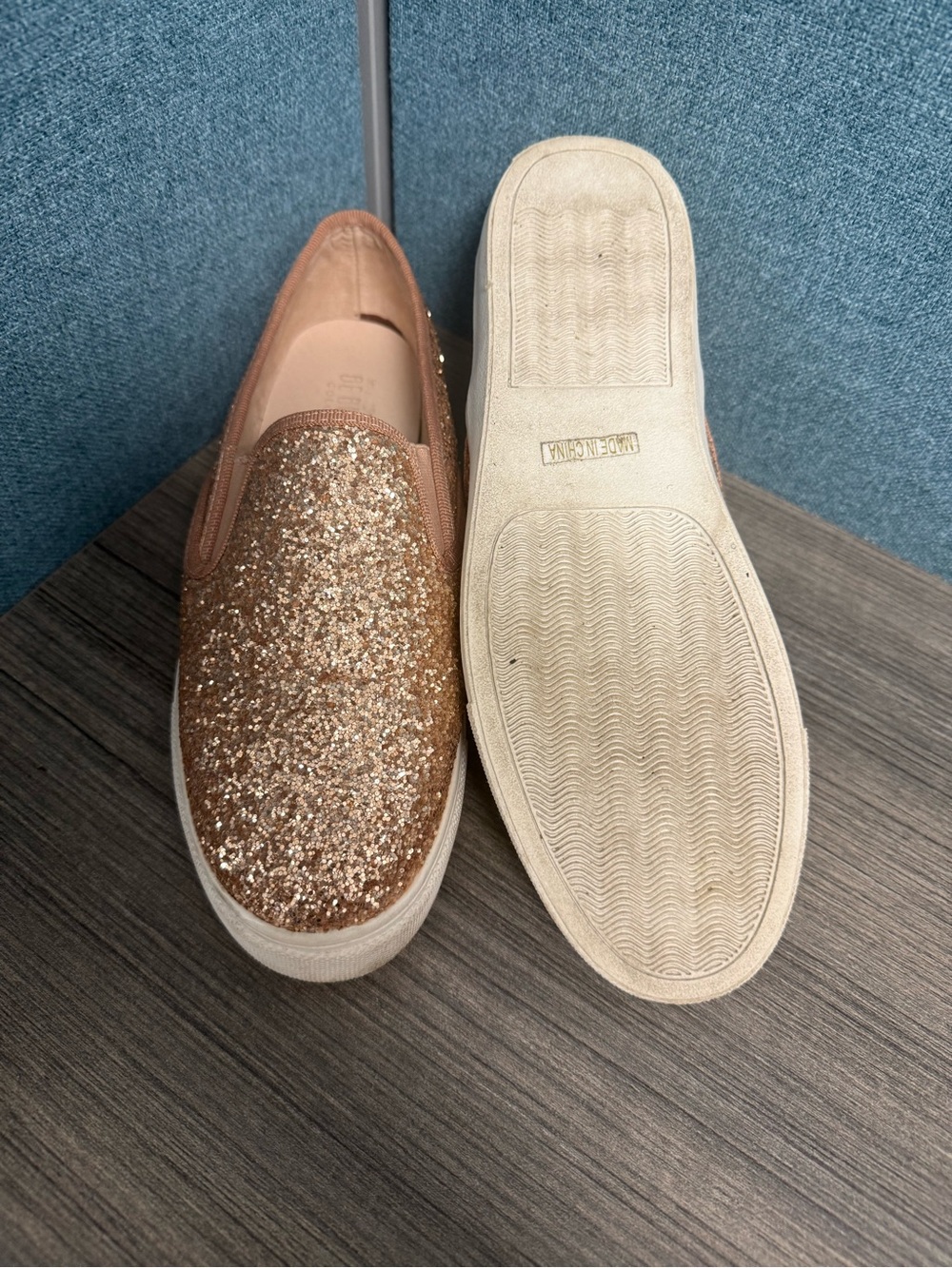 De Blossom Collection Rose Gold Glitter Slip On Sneakers Cherry-41 Womens 8 - Picture 5 of 8